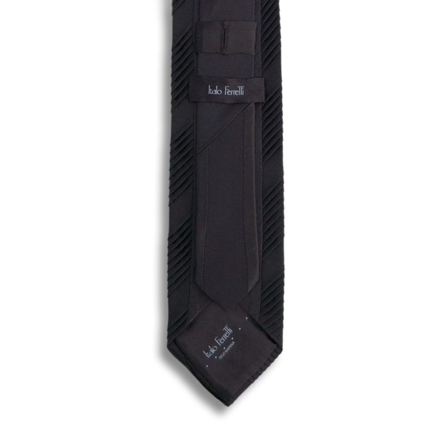 Alternate pleated black silk tie